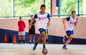Maricá oferece aulas gratuitas de futsal para adolescentes nas arenas esportivas