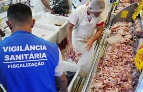 Meia tonelada de carne imprópria é descartada em supermercado de São Gonçalo