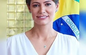 Michelle Bolsonaro deixa evento no Ceará após ser informada da prisão preventiva do ex-presidente