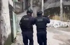 Morro do Preventório é alvo de operação após noite de troca de tiros entre facções