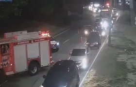 Motociclista morre carbonizado após colidir com um ônibus