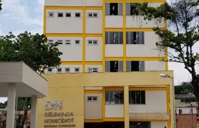 Mulher é presa após asfixiar e matar a própria filha de 8 anos