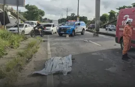 Mulher morre atropelada na RJ-106, em São Gonçalo