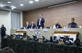 Na semana de aniversário da PMERJ, Douglas Ruas participa da entrega de mais de 900 fuzis e novos equipamentos para a corporação