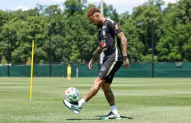 Neymar treina com a Seleção, mas deve não jogar contra o Haiti