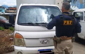 No RJ, PRF recupera caminhão com registro de roubo