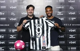 Novo camisa 9 é apresentado pelo Botafogo: 'Espero fazer muitos gols'