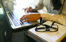 ONU Mulheres revela avanço da violência online contra jornalistas
