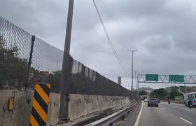 OSG faz por você: Limpeza é feita na BR-101 após denúncia de lixo e mato alto