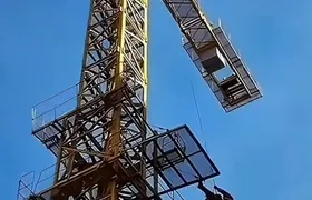 Operador de grua passa mal e é resgatado por bombeiros em Botafogo