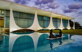 PF acha documentos no Alvorada e pede para interrogar Bolsonaro