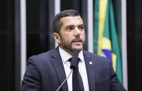 PF faz busca e apreensão em endereço do deputado federal Carlos Jordy