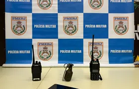 PM faz ação em comunidade de Niterói e prende suspeitos com granada e radiotransmissores
