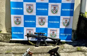 PM prende três homens por porte ilegal de armas e cárcere privado em Niterói