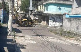 PM realiza operação para retirada de barricadas no Jardim Catarina, em São Gonçalo