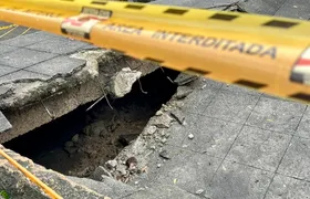 Parte da 'Escadaria da Sardinha' desaba e causa transtorno e preocupação entre moradores