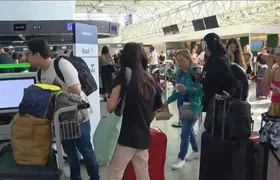 Passageiros do Galeão enfrentam voos atrasados e cancelados