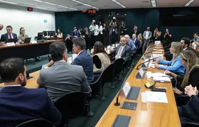 Pedido de vista adia votação da PEC do fim da escala 6X1