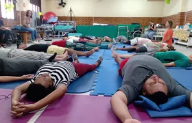 Pestalozzi de Niterói promove aulão aberto de yoga para pessoas em reabilitação