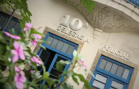Polícia Civil captura mulher que dopou vítima e roubou diversos bens da casa dela na Zona Sul