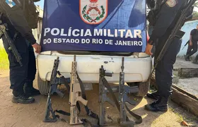 Polícia Militar prende quatro criminosos e apreende fuzis em operação em Duque de Caxias