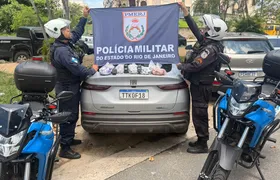 Polícia Militar recupera veículo roubado e apreende grande quantidade de drogas em São Gonçalo