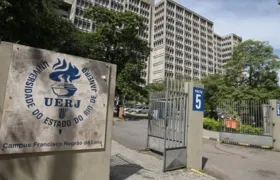 Polícia Penal RJ aplica prova de vestibular da UERJ para detentos