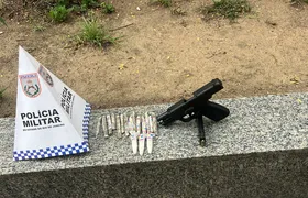 Polícia apreende arma e drogas após fuga de suspeitos durante patrulhamento em São Gonçalo