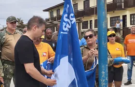 Prefeito garante ordenamento das praias durante hasteamento da Bandeira Azul no Peró