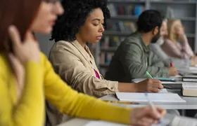 Prefeitura de Arraial do Cabo abre concurso público com 73 vagas e salários de até R$ 9,4 mil