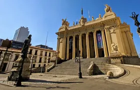 Projeto para proibir escolas de impedirem matrículas de alunos que usam fraldas avança na Alerj