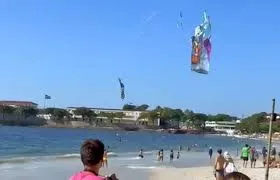 Queda de balão na Praia de Copacabana assusta banhistas