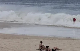 Ressaca - Praia de Piratininga já tem onda grande e bandeira vermelha