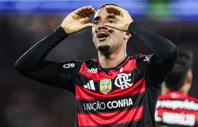 Samuel Lino vive ótima fase e é líder em passes para gol do Flamengo na temporada