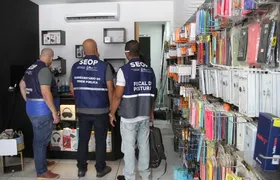 São Gonçalo fiscaliza lojas de conserto de celulares e interdita duas