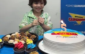 Supermercado recebe fã mirim com festa surpresa na loja de Niterói