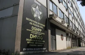 Suspeito é preso após matar cliente de bar com golpes de madeira em Itaboraí