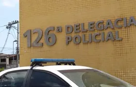 Suspeito é preso após tentar matar duas pessoas a facadas durante discussão por bola de futebol