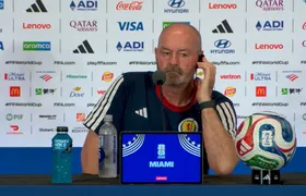 Técnico da seleção da Escócia faz elogios a Vini Jr durante coletiva