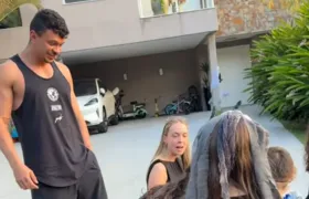 Tudo em paz? Cocielo e Tata Estaniecki são vistos juntos após anúncio da separação