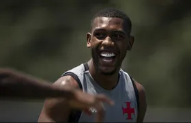 Vasco negocia renovação com Rayan até o fim de 2028