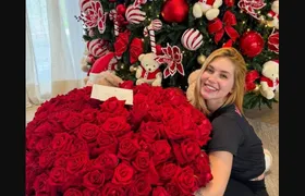 Virginia Fonseca ganha buquê de rosas de Vini Jr para celebrar 1º mês de namoro