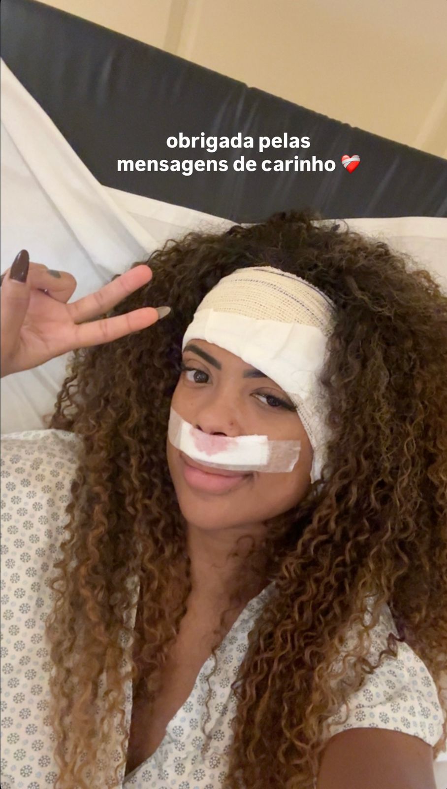 Cantora Marvvila passa por cirurgia e tem tumor benigno removido