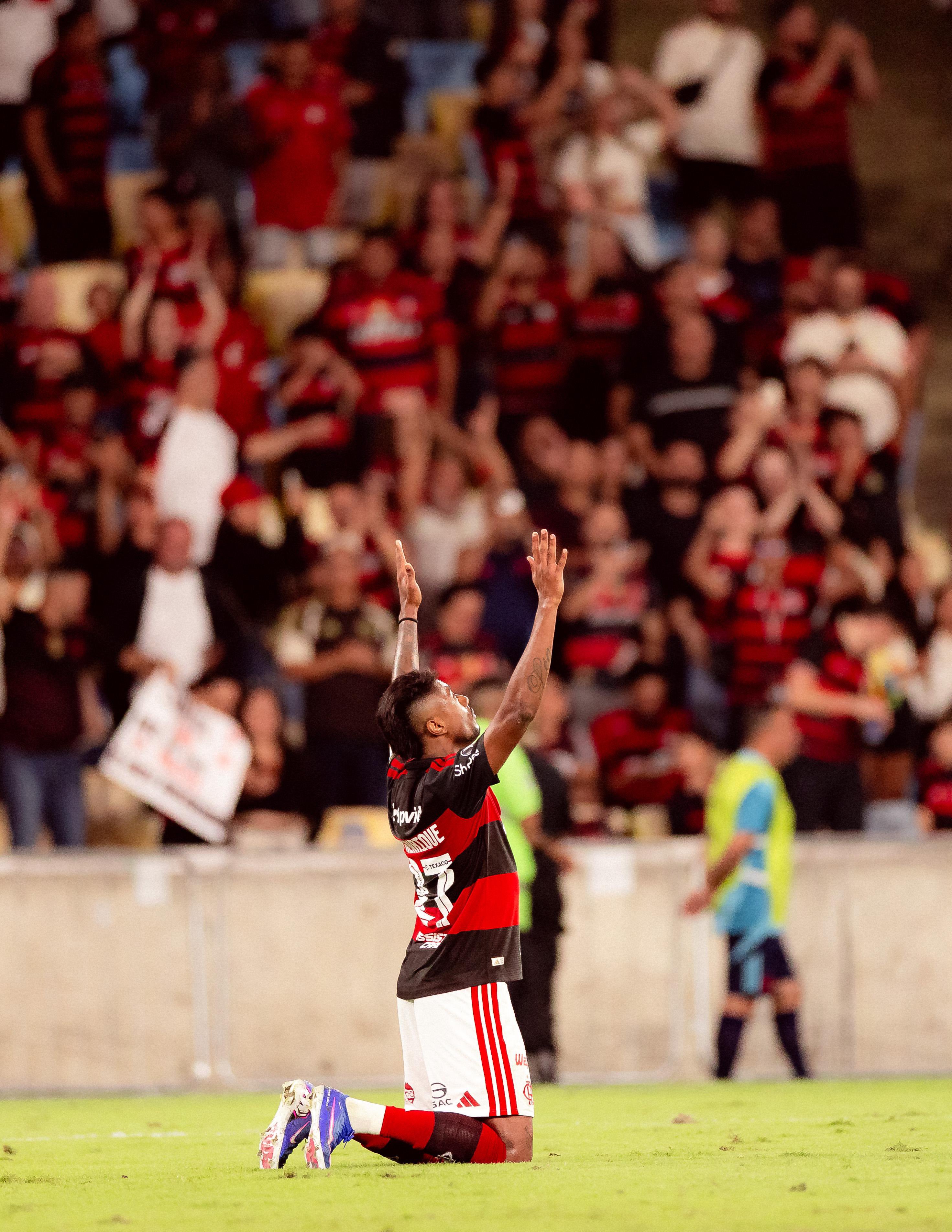 Flamengo desencanta no segundo tempo e vence o Cusco no Maracanã