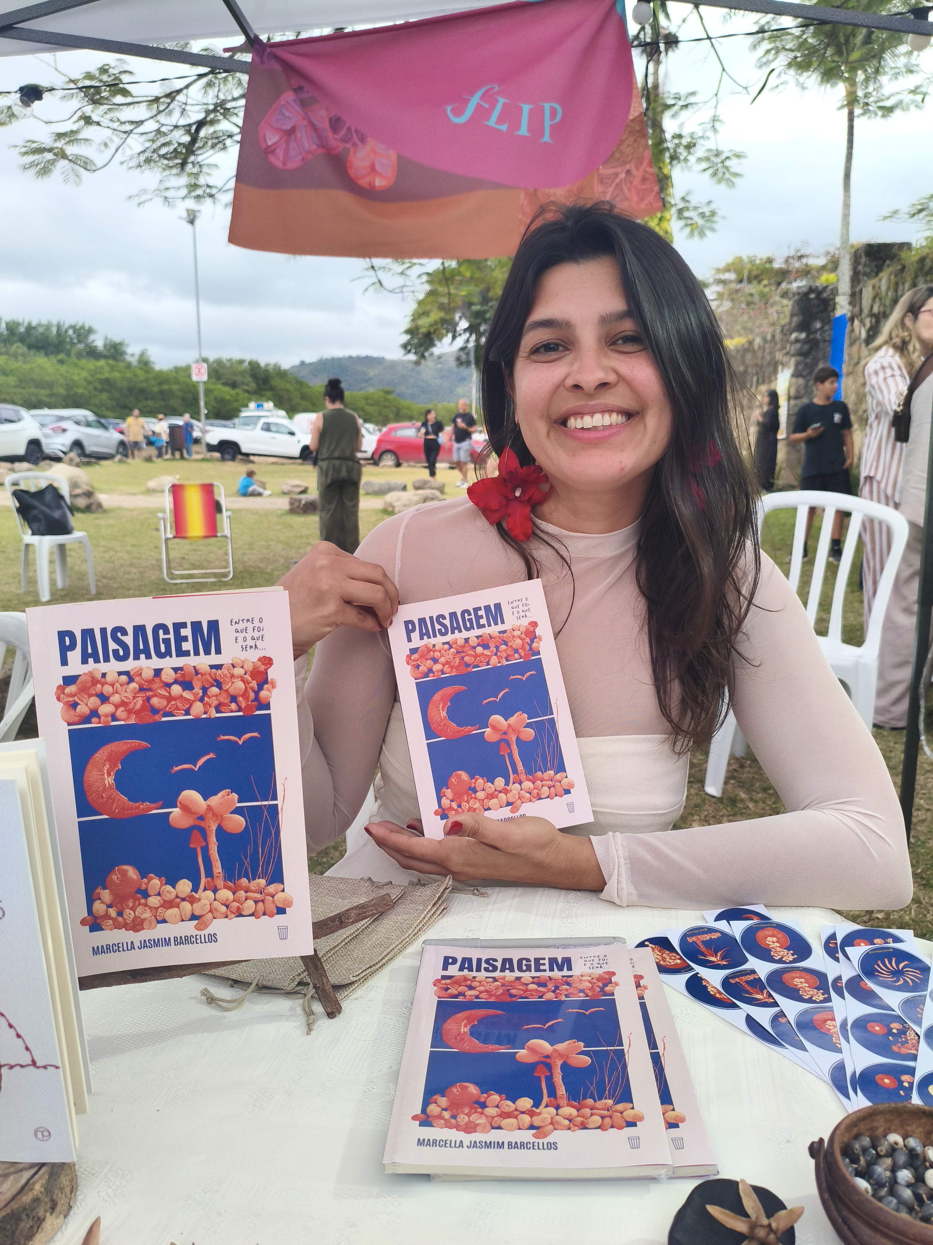 'Não é terapia, mas é terapêutico': Autora usa poesia para elaborar o luto