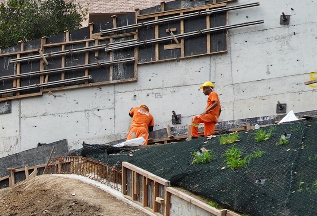 Obra de contenção de encosta no Lindo Parque entra na reta final