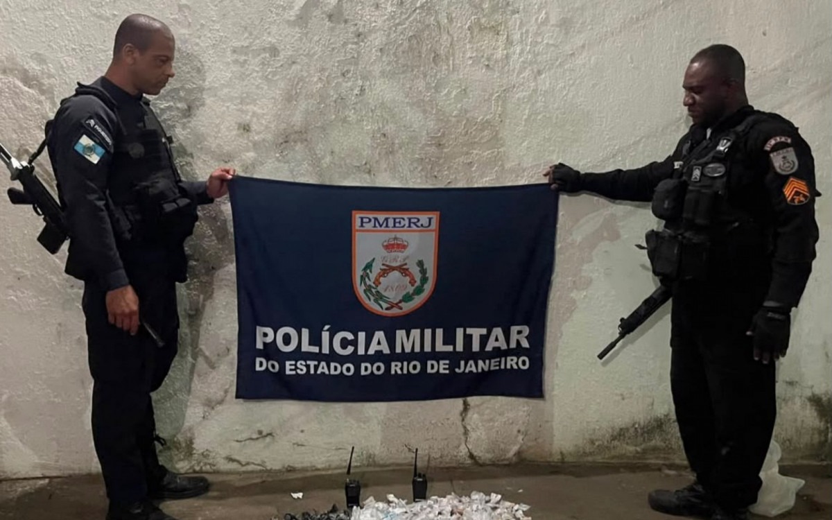 Operação da PM termina com três presos e apreensão de drogas na Grota, em Niterói