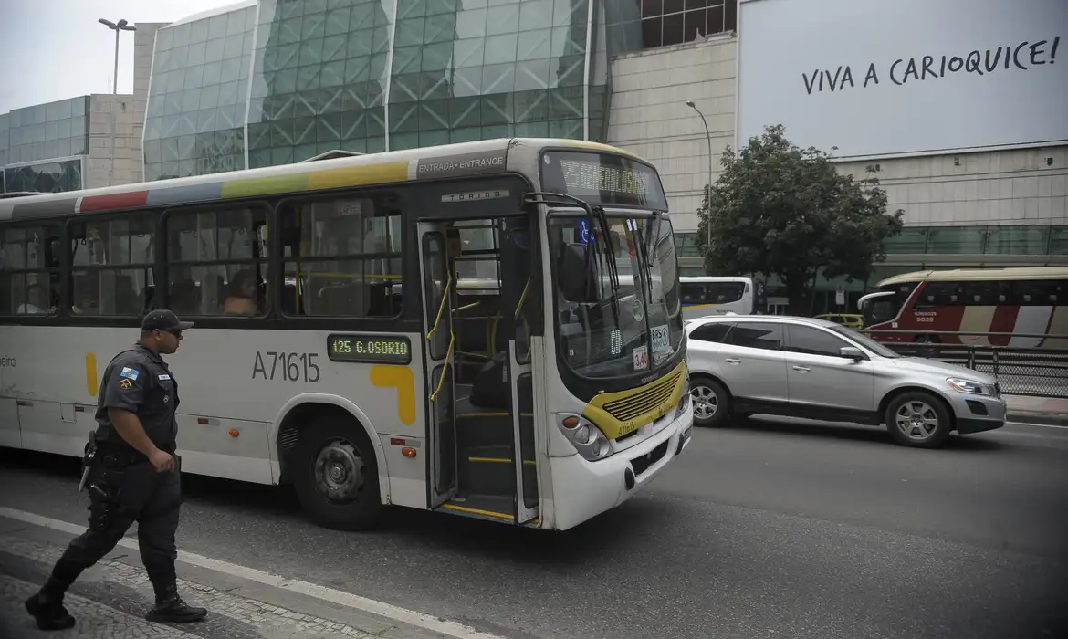 Rodoviários do Rio decidem continuar em estado de greve até amanhã