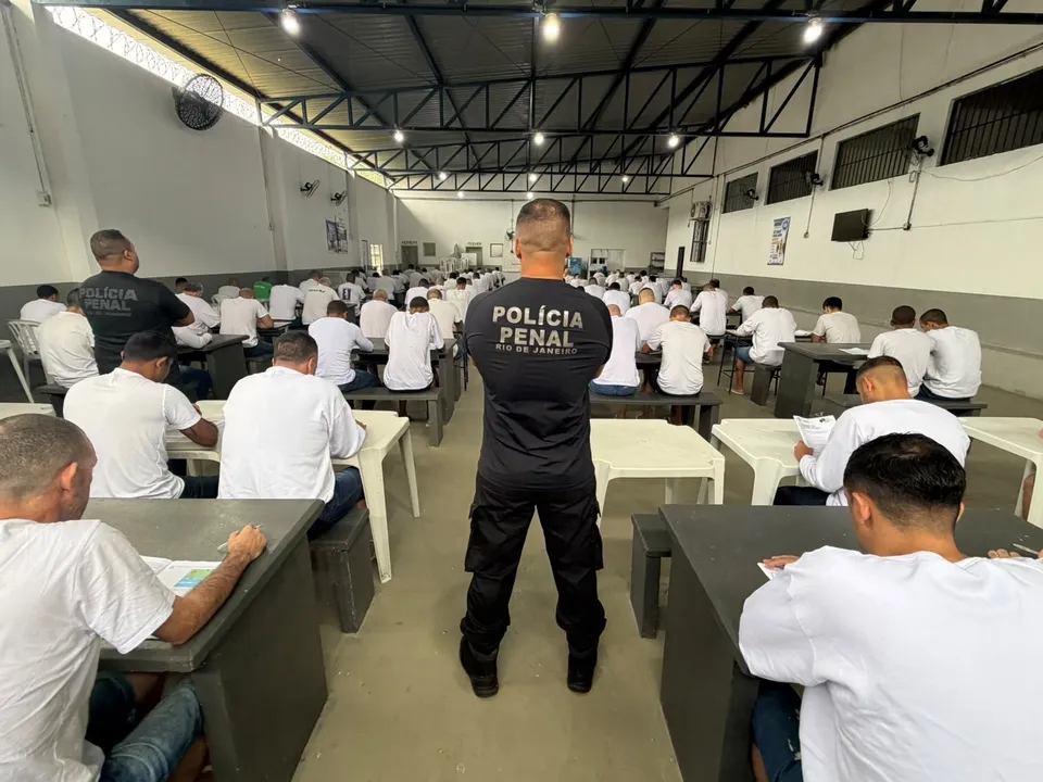 2.268 presos fazem prova da UERJ para ingresso em 2027