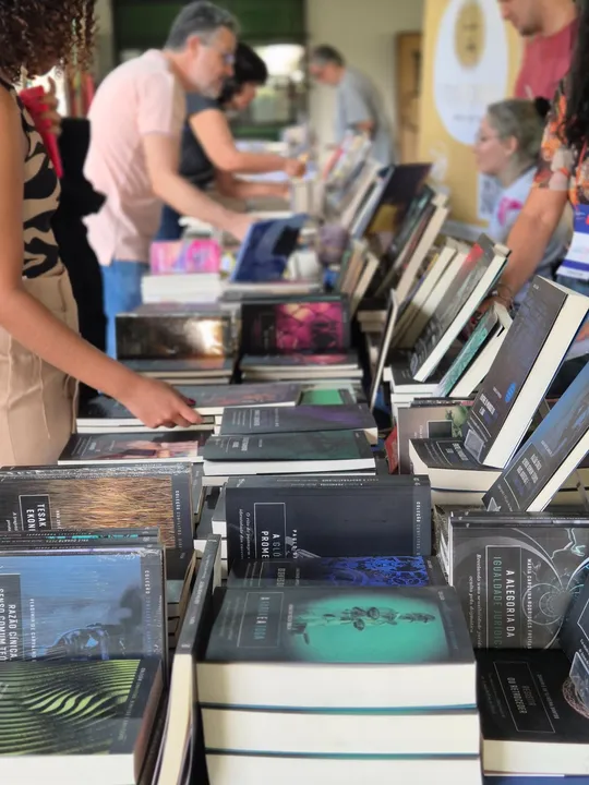 O primeiro dia do evento começa com a palestra magna ministrada pelo escritor, poeta e presidente da Biblioteca Nacional, Marco Lucchesi